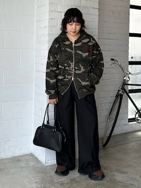 「PBLIM（ページボーイリム）のアイテム（スラックス）」を使った、Naoさん（レディース・159cm）の秋コーディネート