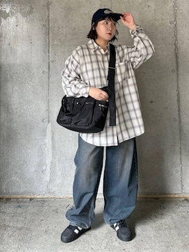 「PBLIM（ページボーイリム）の《UNISEX》10ポケットボストンバッグ（ボストンバッグ、ブラック系）」を使った、Naoさん（レディース・159cm）の冬コーディネート