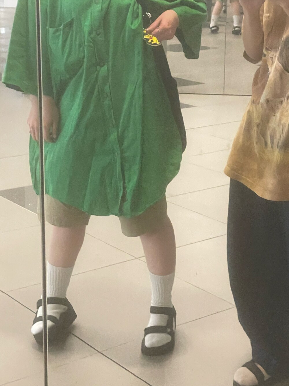 「夏服、シャツスタイル、used、古着、ハーフパンツ、ユニクロ、FRUIT OF THE LOOM、teva、低身長、147cmコーデ、服飾学生」｜「usedのアイテム（シャツ/ブラウス、グリーン系）」を使った、moeさん（レディース・147cm）の夏コーディネートの1枚目の写真