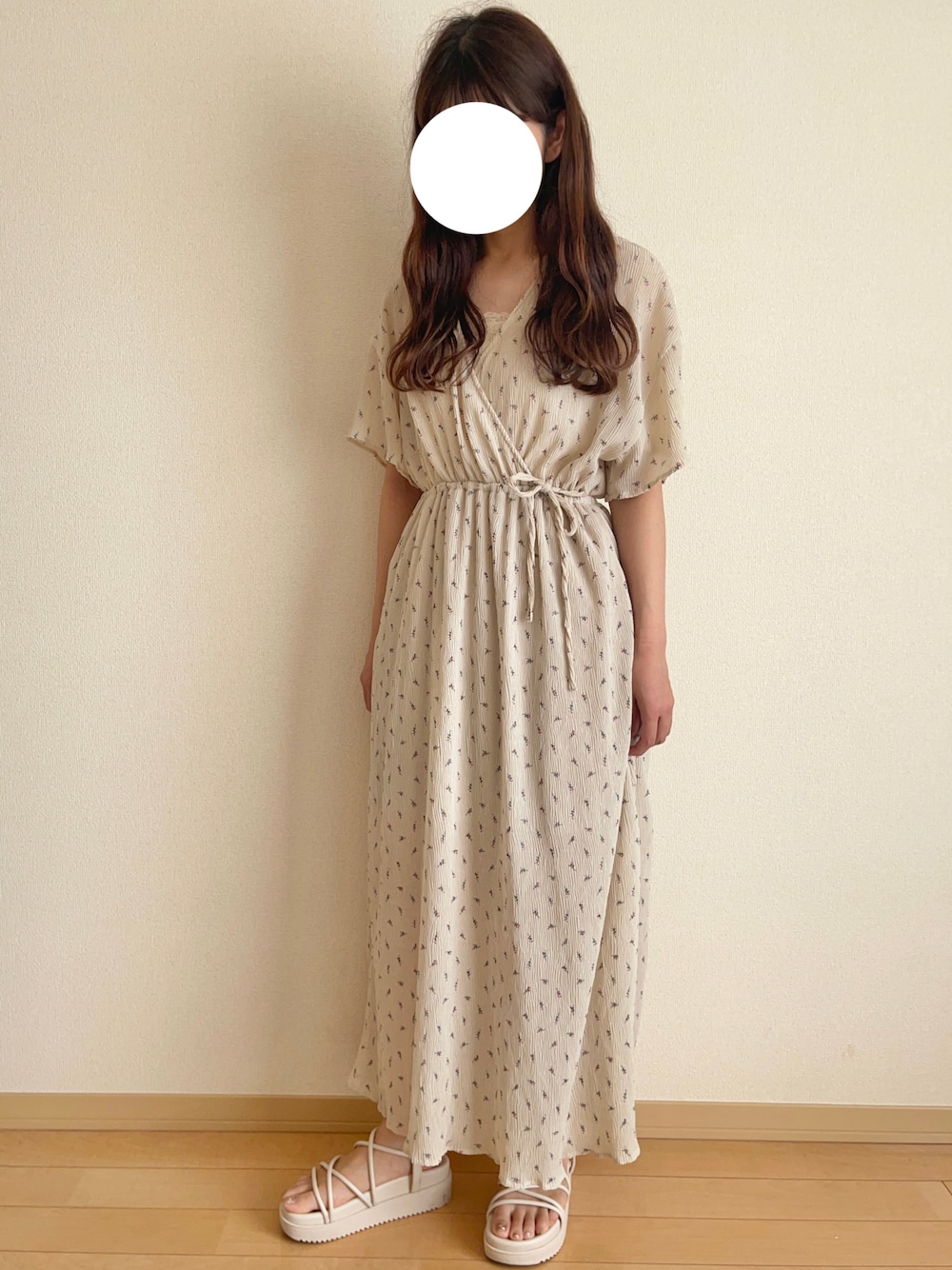 「夏、カシュクールワンピース、ootd、今日のコーデ、ワンピース、サンダル、ロングヘア、骨格ウェーブ、淡色コーデ、いいね、save、フォローお願いします🤑」｜「Kastaneのアイテム（ワンピース、ホワイト系）」を使った、ｙoｕさん（レディース・157cm）の夏コーディネートの1枚目の写真