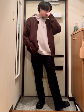 「アイテム（カーディガン/ボレロ、ブラウン系）」を使った、ともさん（メンズ・173cm）の冬コーディネート