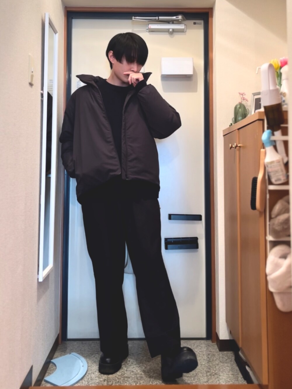 「冬のコーデ、カジュアル、オトナカジュアル、今日のコーデ、おしゃれさんと繋がりたい、シンプルスタイル、シンプル、黒コーデ、ユニクロ、GU、無印良品、LOOSE」｜「Loose/ルースのハイソール プレーントゥシューズ　42（ドレスシューズ、ブラック系）」を使った、ともさん（メンズ・173cm）の冬コーディネートの1枚目の写真