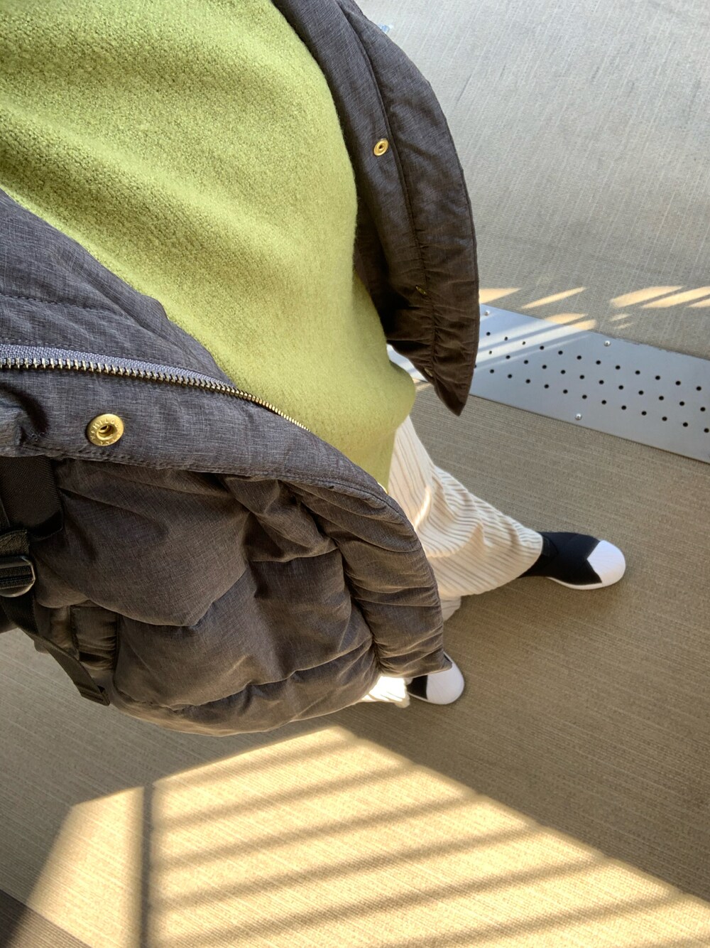 「ぽっちゃり、コーデ記録、今日のコーデ、ラクチンコーデ、スニーカー女子、ぽっちゃり女子、好きなものを着る、着たいものを着る、ぽっちゃりコーデ、スニーカーコーデ、スニーカー好きと繋がりたい、ぽっちゃりでもおしゃれしたい！」｜「niko and...のAIRCONファンクションコート（ダウンジャケット/コート、グレー系）」を使った、erer6さん（レディース・159cm）の冬コーディネートの1枚目の写真