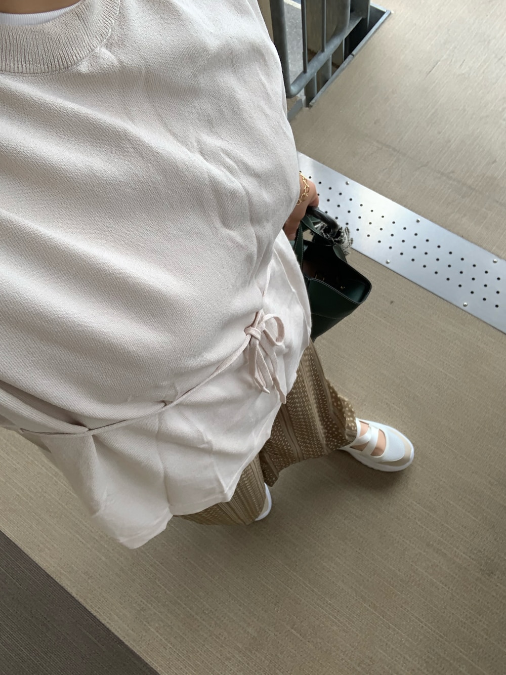 「ぽっちゃり、ぽっちゃり女子、スニーカー女子、ラクチンコーデ、好きなものを着る、着たいものを着る、ぽっちゃりコーデ、スニーカーコーデ、おしゃれになりたい、おしゃれさんと繋がりたい、スニーカー好きと繋がりたい、ぽっちゃりでもおしゃれしたい！」｜「GUのアイテム（チュニック、ベージュ系）」を使った、erer6さん（レディース・159cm）の夏コーディネートの1枚目の写真