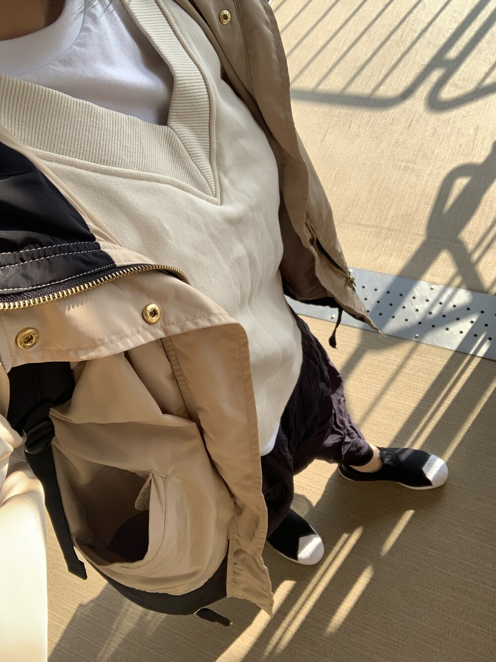 「ぽっちゃり、コーデ記録、白黒コーデ、今日のコーデ、ぽっちゃり女子、スニーカー女子、ぽっちゃりコーデ、スニーカーコーデ、好きなものを着る、着たいものを着る、おしゃれになりたい、おしゃれさんと繋がりたい、スニーカー好きと繋がりたい、ぽっちゃりでもおしゃれしたい！」｜「UNIQLOのピーナッツグラフィックT（半袖）（Tシャツ/カットソー、ホワイト系）」を使った、erer6さん（レディース・159cm）の春コーディネートの1枚目の写真