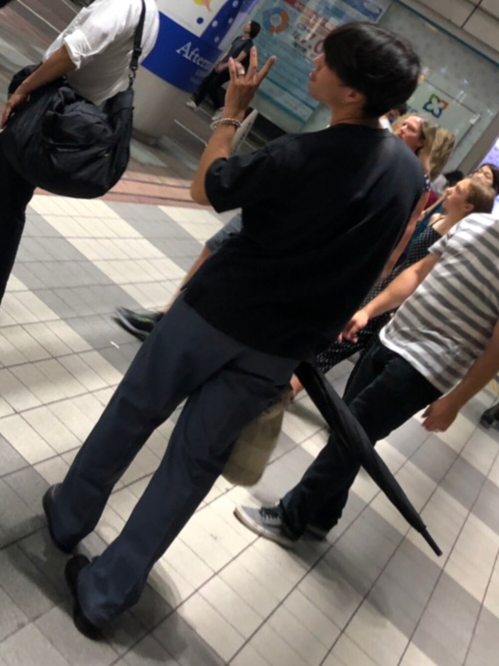 「初夏コーデ、ゆるコーデ、おしゃれさんと繋がりたい、休日スタイル、ootd、大学生、Dickies、大人カジュアル、モノトーン、モノトーンコーデ、ネイビー、ローファー、相互フォロー」｜「無印良品のアイテム（ローファー、ブラック系）」を使った、hiragiさん（メンズ・178cm）の春コーディネートの1枚目の写真