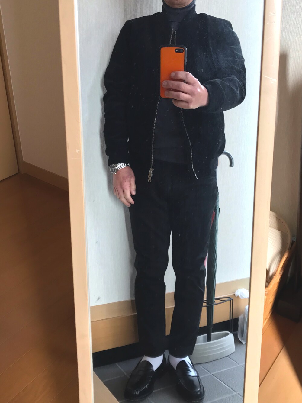 「休日スタイル、今日のオッサン、テーパードチノ、GHBASS、ローファー 黒、ブルゾン」｜「BEAMSのBEAMS / ストレッチテーパードチノ/（その他パンツ、ブラック系）」を使った、クリフジさん（メンズ・163cm）の冬コーディネートの1枚目の写真
