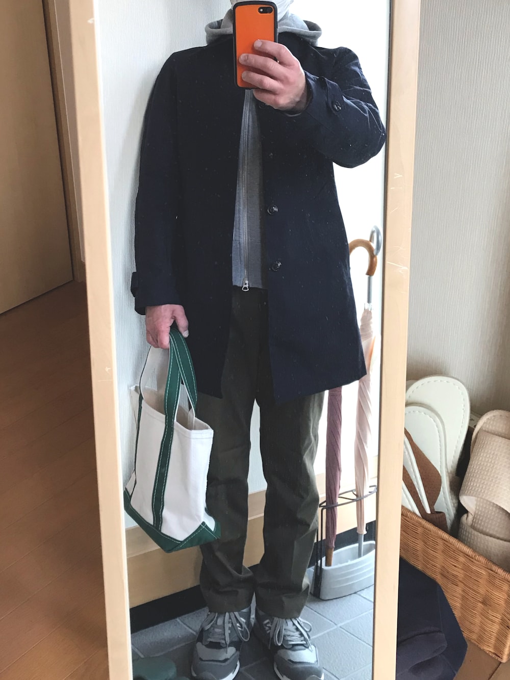 「休日スタイル、今日のオッサン、loopwheeler、New Balance、ニューバランス  1500、オトナカジュアル」｜「BEAUTY&YOUTH UNITED ARROWSのBY ストレッチ チノ ノープリーツ テーパードパンツ（チノパンツ、グリーン系）」を使った、クリフジさん（メンズ・163cm）の秋コーディネートの1枚目の写真