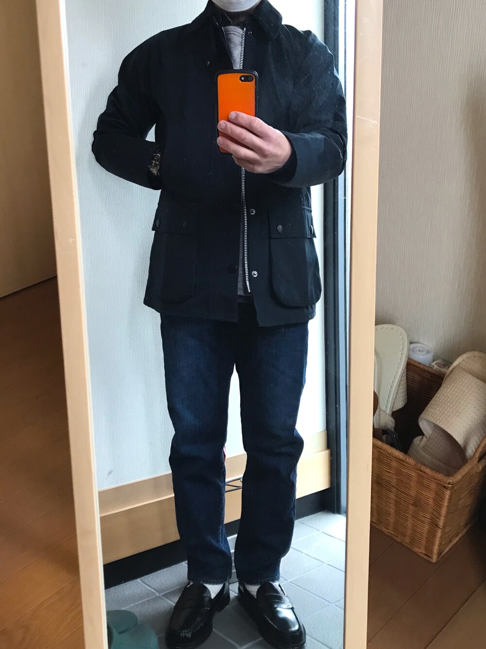 「休日スタイル、今日のオッサン、barbour、バブアービデイル、G.H.BASS、ローファー 黒、RED CARD」｜「RED CARD TOKYOのRED CARD TOKYO × BEAMS 別注 Rhythm Zip（デニムパンツ、ブルー系）」を使った、クリフジさん（メンズ・163cm）の冬コーディネートの1枚目の写真