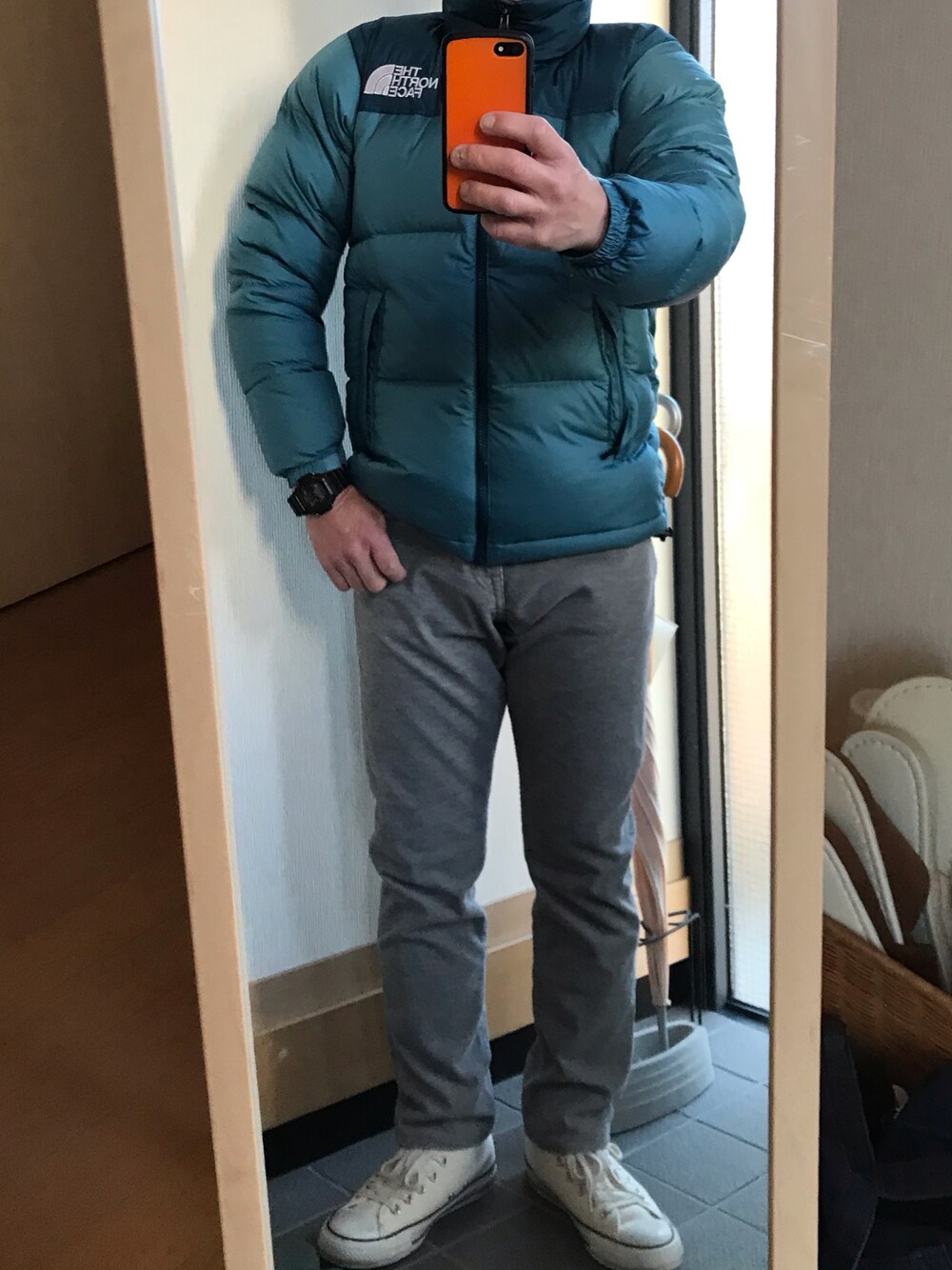 「冬コーデ、休日スタイル、今日のオッサン、THE NORTH FACE、ザノースフェイス　ヌプシジャケット、コンバース オールスター、converse、コーデュロイパンツ」｜「SHIPSのSHIPS: オイカワデニム縫製 カラー コーデュロイ 5ポケット パンツ 21FW（その他パンツ、グレー系）」を使った、クリフジさん（メンズ・163cm）の冬コーディネートの1枚目の写真