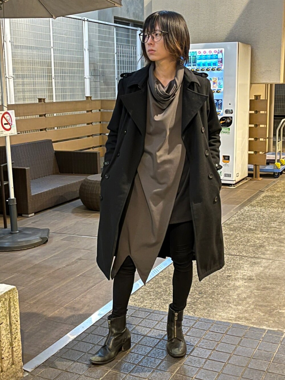 「黒スキニー、ヒールブーツ、タートルネック」｜「CIVARIZEのアイテム（ジャケット/アウター、ブラック系）」を使った、もくよーさん（メンズ・168cm）の春コーディネートの1枚目の写真