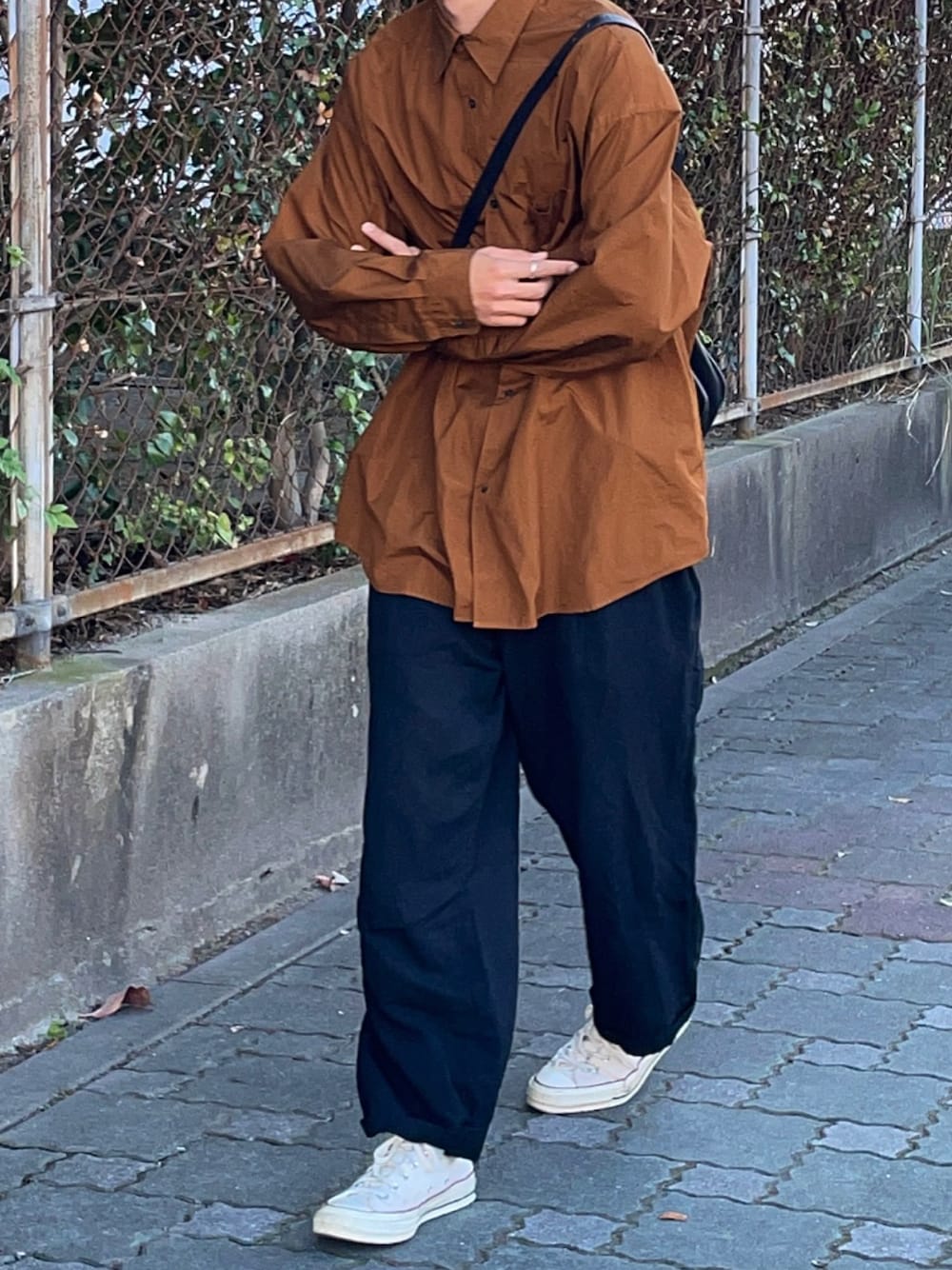「スニーカー、ビッグシルエット、カジュアル、シンプル、秋のコーデ、converse、大人カジュアル、ワイドパンツ、ootd、シンプルコーデ、今日のコーデ、oldcoach、graphpaper、ct70」｜「usedのアイテム（パンツ、ブラック系）」を使った、そらさん（メンズ・173cm）の秋コーディネートの1枚目の写真
