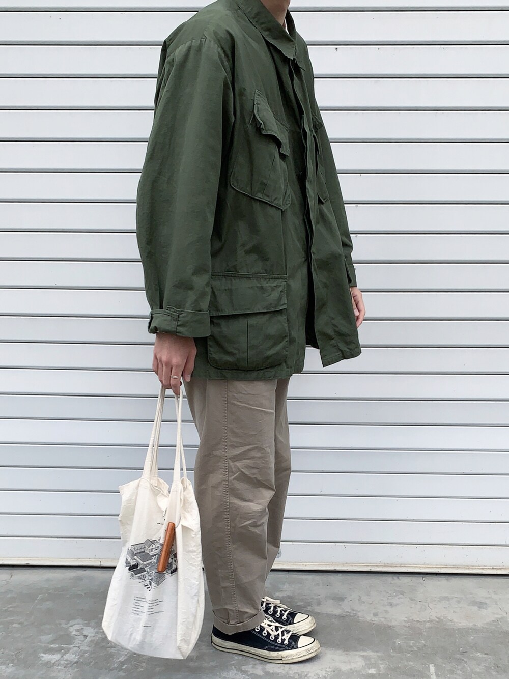 「シンプルコーデ、カジュアル、オトナカジュアル、だから秋服が好き、ootd、シンプル、outfit、ミリタリーコーデ、プチプラコーデ、チノパン、コンバース、秋のコーデ、秋コーデ、秋服、ユニクロ」｜「usedのアイテム（ミリタリージャケット、グリーン系）」を使った、そらさん（メンズ・173cm）の秋コーディネートの1枚目の写真