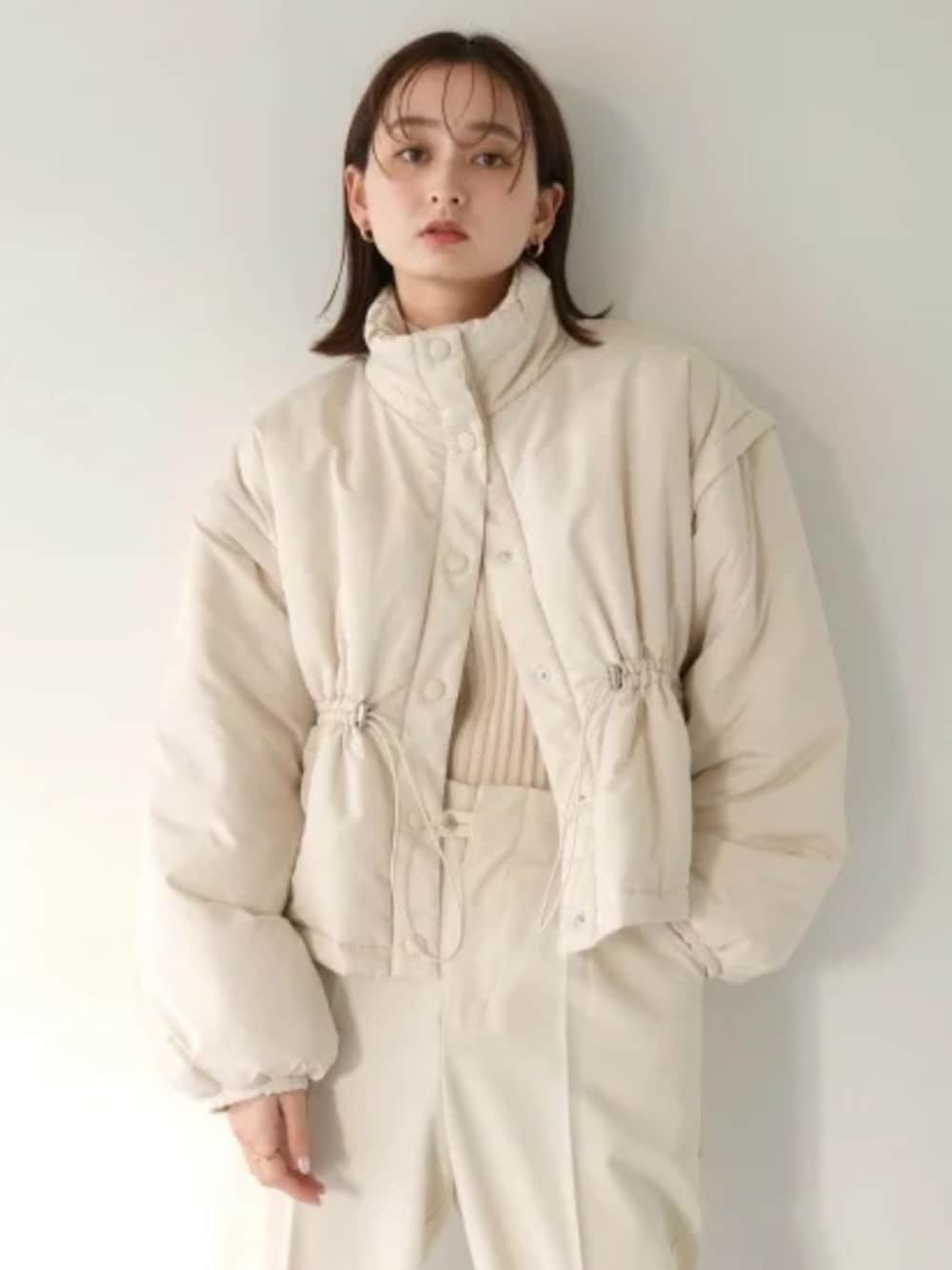 「秋っぽコーデ更新中、デートコーデ、お出かけコーデ、オトナカジュアル、着回しコーデ、大人女子、きれいめカジュアル、オトナカワイイ、大人コーデ、長袖、キレイめ、レイヤード、ダウンコート、ショートコート、ショートダウン」｜「PREFERIRの2WAY ショート ブルゾン コート（ダウンジャケット/コート、ホワイト系）」を使った、PREFERIR_webさん（レディース・169cm）の秋コーディネートの1枚目の写真