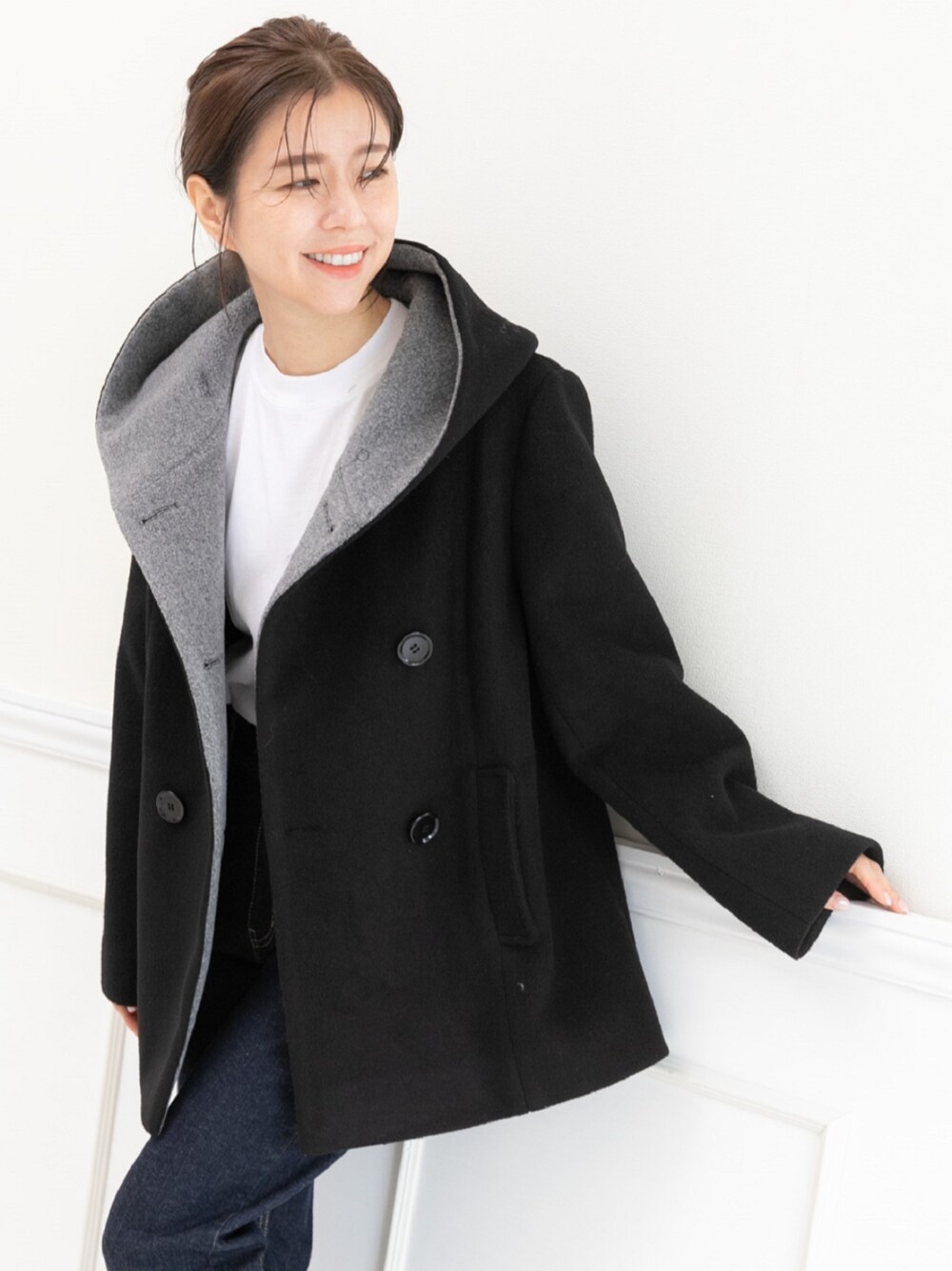 「ピーコート、真冬のあったかスタイル、タートルネック、大人可愛い、プレフェリール、PREFERIR、ニットコーデ、30代コーデ、トレンド、ノーカラージャケット、冬服、アウターコーデ、デニムコーデ、キレイめコーデ、きれいめコーデ」｜「PREFERIRのフーディー Pコート（ピーコート、ブラック系）」を使った、PREFERIR_webさん（レディース・160cm）の冬コーディネートの1枚目の写真