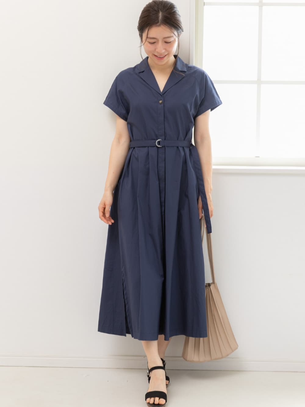 「休日スタイル、お出かけコーデ、デートコーデ、春夏コーデ、きれいめカジュアル、着回しコーデ、お出かけ、夏服、ベーシック/トラッド、オトナ女子、ロングワンピース、大人ガーリー、大人ファッション、ワンピース、ワンピーススタイル」｜「PREFERIRのオープンカラーシャツワンピース（シャツワンピース、ブルー系）」を使った、PREFERIR_webさん（レディース・160cm）の春コーディネートの1枚目の写真