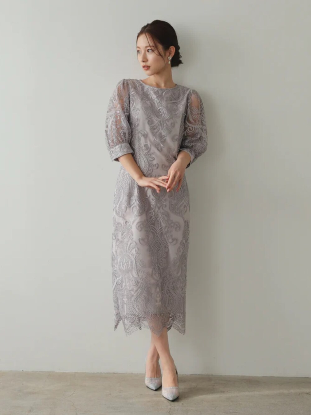 「淡色コーデ、刺繡ワンピース、レースワンピース、タイトドレス、タイトワンピース、大人可愛い、パーティー、結婚式、オケージョン、プレフェリール、PREFERIR、30代コーデ、ママファッション、デート、お出かけコーデ」｜「PREFERIRのボリューム袖 チュール刺繍レース バックリボン 結婚式 パーティー タイトドレス お呼ばれワンピース（ドレス、パープル系）」を使った、PREFERIR_webさん（レディース・163cm）の冬コーディネートの1枚目の写真