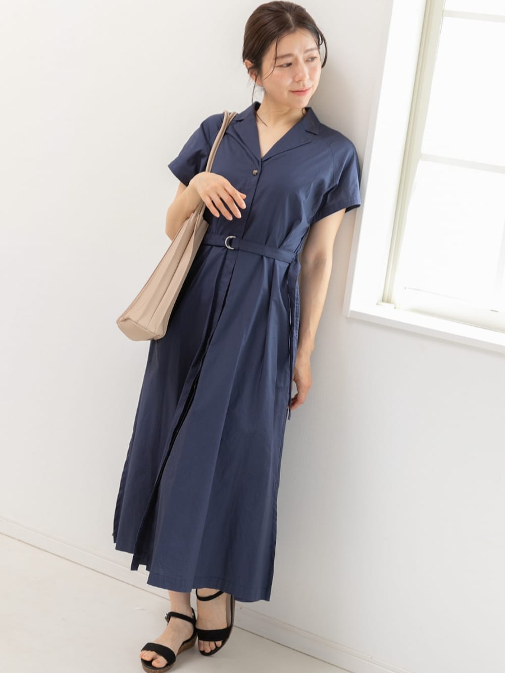 「休日スタイル、お出かけコーデ、デートコーデ、春夏コーデ、初夏コーデ、シンプル、大人可愛い、大人ファッション、シャツワンピース、シャツワンピースコーデ、ワンピーススタイル、ワンピースコーデ、ＰＲＥＦＥＲＩＲ、ママコーデ、ママファッション」｜「PREFERIRのオープンカラーシャツワンピース（シャツワンピース、ブルー系）」を使った、PREFERIR_webさん（レディース・160cm）の春コーディネートの1枚目の写真