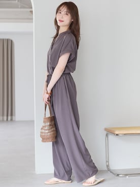 「PREFERIR（プレフェリール）のきれい見え落ち感素材｜細見えウエストシャーリングオールインワン｜キーネック 体型カバー ワイドパンツ（S/M/L/XL）（サロペット/オーバーオール、ブラウン系）」を使った、PREFERIR_webさん（レディース・162cm）の春コーディネート