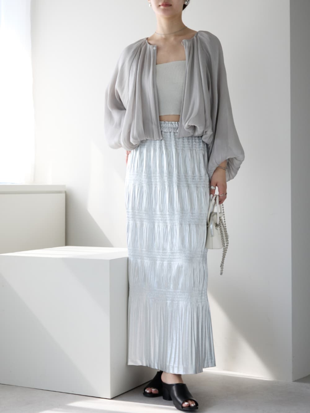 「ボレロ、ボレロカーデ、ボレロカーディガン、ボレロコーデ、ボレロジャケット、大人可愛い、パーティー、結婚式、オケージョン、プレフェリール、ゆるコーデ、大人ガーリー、秋、ラクチンコーデ」｜「PREFERIRのボリュームスリーブ・ラメ楊柳ボレロ（カーディガン/ボレロ、グレー系）」を使った、PREFERIR_webさん（レディース・162cm）の夏コーディネートの1枚目の写真