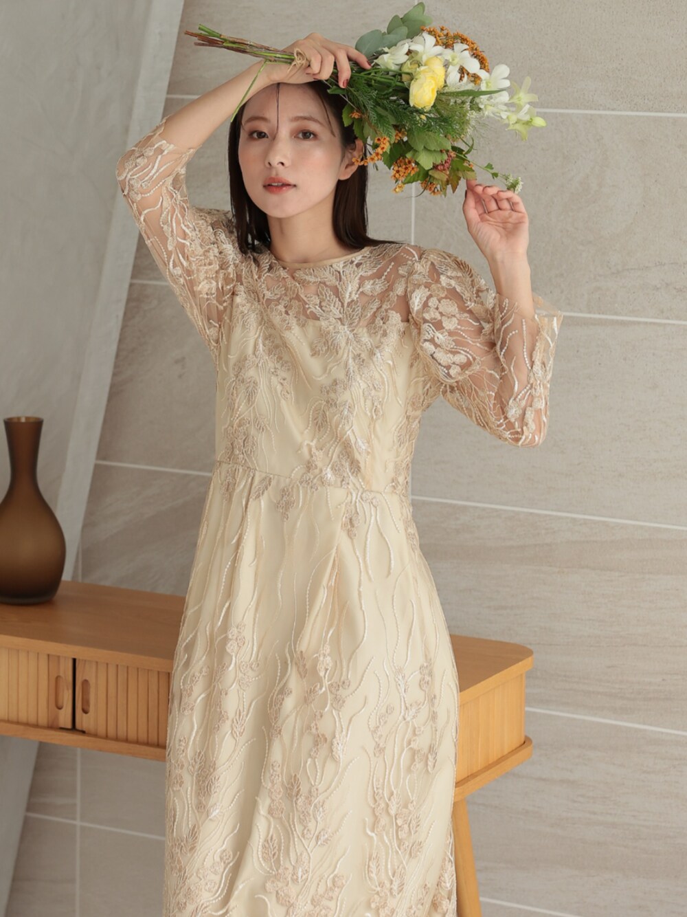 「ボタニカル柄、ボタニカルレースワンピース、刺繍ワンピース、レースワンピース、大人可愛い、パーティー、結婚式、オケージョン、プレフェリール、PREFERIR、ワンピーススタイル、ワンピースコーデ、卒業式コーデ、初春コーデ、春服」｜「PREFERIRのボタニカル刺繍レース結婚式 パーティードレス（ドレス、ベージュ系）」を使った、PREFERIR_webさん（レディース・163cm）の冬コーディネートの1枚目の写真