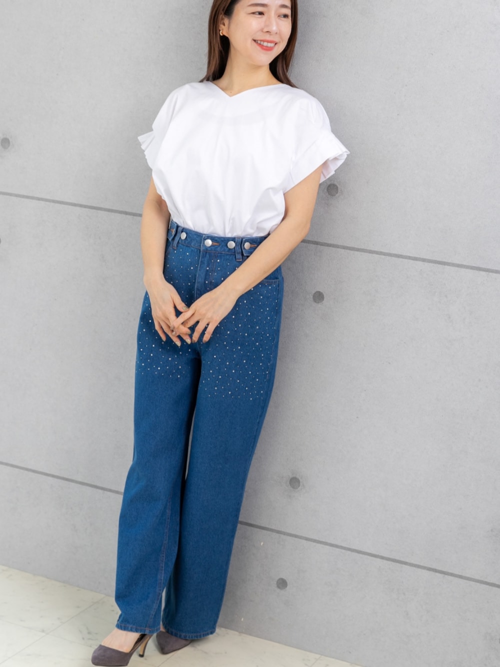 「デニム、デニムパンツ、デニムコーデ、ジーンズ、ジーンズコーデ、ジーンズパンツ、ジーンズ×Tシャツ、Gジャン、Gジャンコーデ、ワイドパンツ、ワイドデニム、ワイドパンツ 、ワイドデニムパンツ、ガーリーコーデ、30代コーデ」｜「PREFERIRのラインストーン付き ハイウエスト ワイドデニムパンツ(M,L)2サイズ（デニムパンツ、ブルー系）」を使った、PREFERIR_webさん（レディース・160cm）の春コーディネートの1枚目の写真