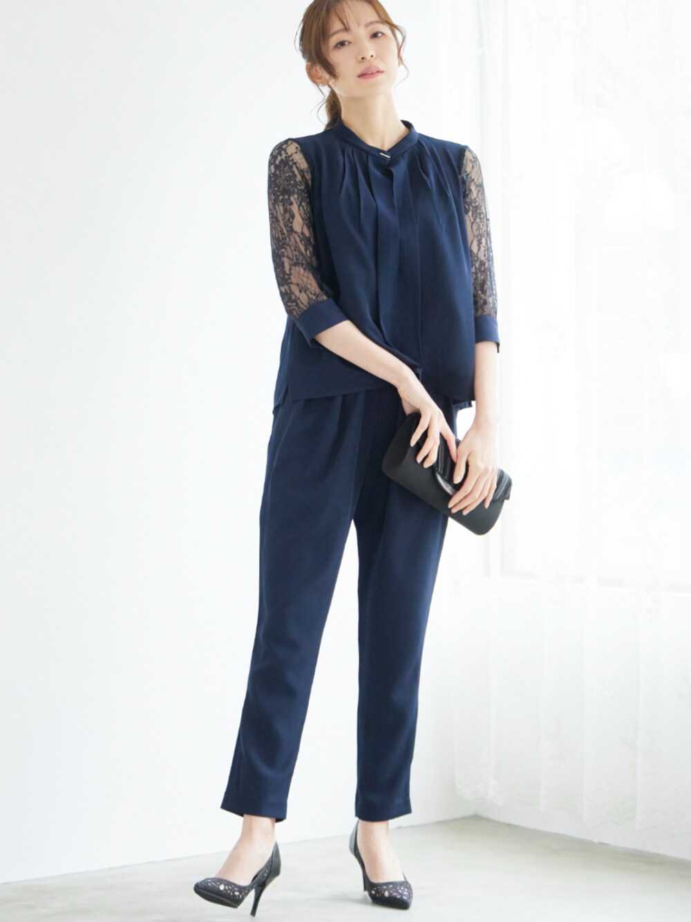 「秋っぽコーデ更新中、プチプラ、デートコーデ、セットアップ、お出かけコーデ、秋服、シンプルスタイル、大人コーデ、パンツコーデ、長袖、シンプル、オトナカワイイ、セレモニーコーデ、セレモニースタイル、オケージョンスタイル」｜「PREFERIRの袖レースブラウス＆セットアップパンツドレス（２点セット）（パンツドレス、ブルー系）」を使った、PREFERIR_webさん（レディース・163cm）の秋コーディネートの1枚目の写真