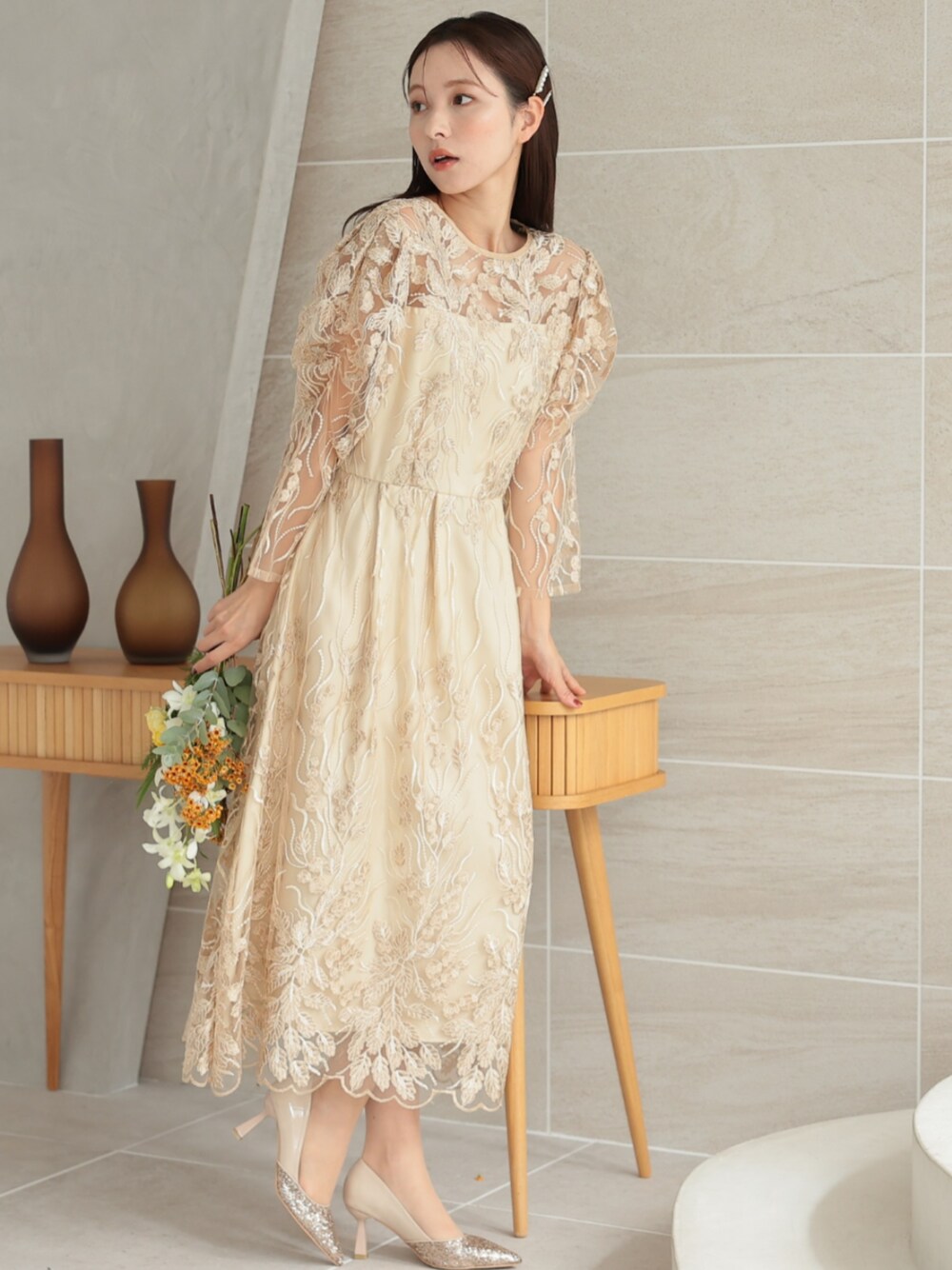 「淡色コーデ、大人可愛い、パーティー、結婚式、オケージョン、プレフェリール、PREFERIR、ガーリー、初春コーデ、ピンク、女子会コーデ、キレイめ、きれいめコーディネート、休日コーデ、ボタニカル柄」｜「PREFERIRのグリッター ビジュー 結婚式 パーティー 二次会 パンプス（パンプス、ゴールド系）」を使った、PREFERIR_webさん（レディース・163cm）の冬コーディネートの1枚目の写真