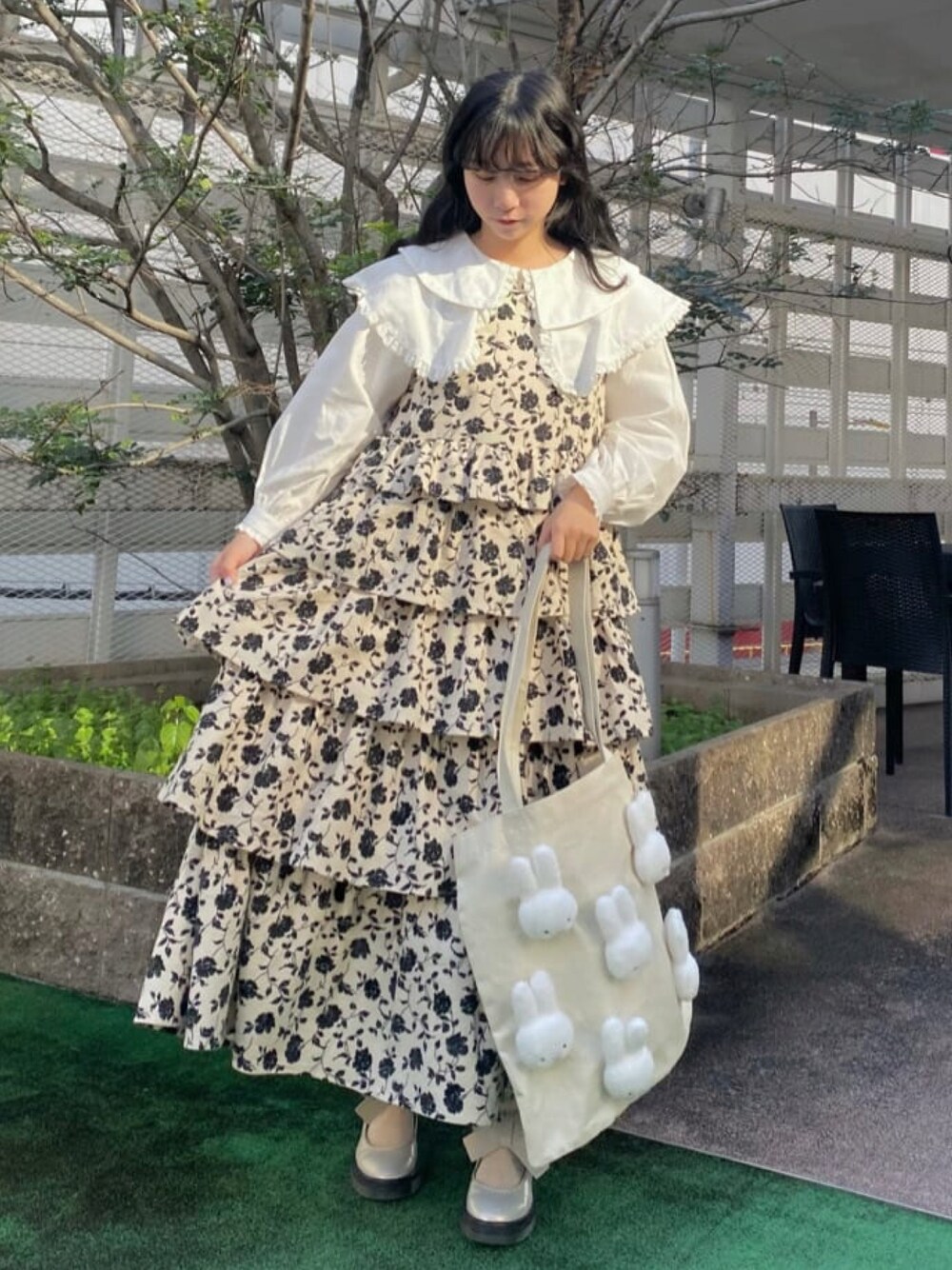 「メリージェニー、merry jenny、休日スタイル、冬、今日のコーデ、低身長コーデ、リラックススタイル、ビッグシルエット、大人かわいい、ガーリー、シンプルコーデ、おしゃれさんと繋がりたい、ootd、いいね、save、フォローお願いします🤑」｜「merry jennyのキルトとフリルカラーブラウス（シャツ/ブラウス、ホワイト系）」を使った、merry jenny 梅田店さん（レディース・154cm）の冬コーディネートの1枚目の写真