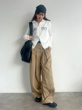 「ASON(アズオン)のSALT ZIP-UP / WHITE(その他アウター)」を使った、UMIさん(レディース・165cm)の秋コーディネート