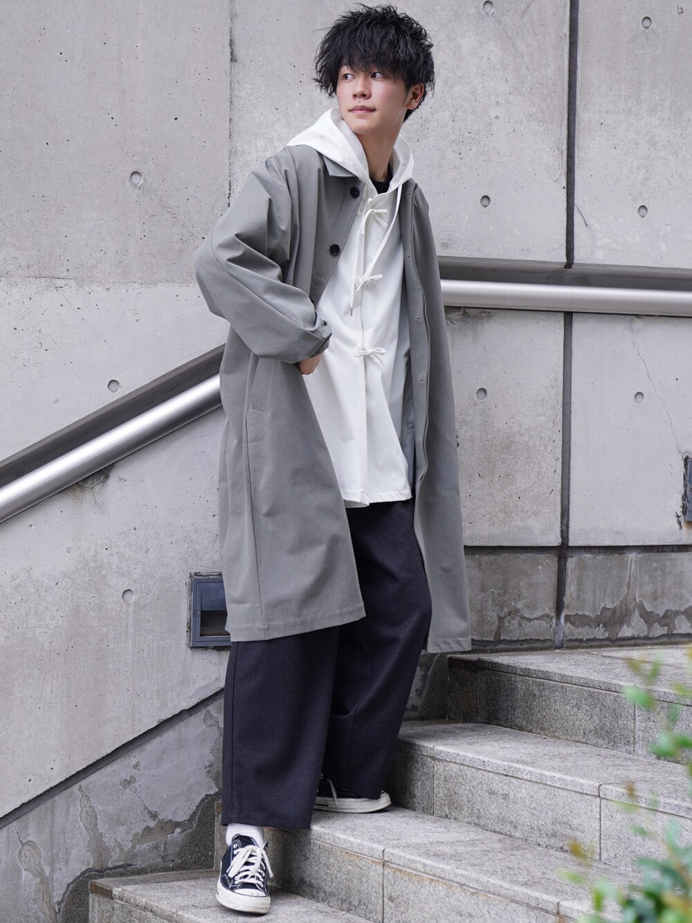 「秋服準備はじめました、ロングコート、コート、ステンカラーコート、パーカー、白、スノーパーカー、グレー、スタイルミキサー、スタミキ、stylemixer、メンズ、秋コーデ、ワイドパンツ、スニーカー」｜「STYLEMIXERのスラブバックプリーツロングコート（ステンカラーコート、グレー系）」を使った、KAIさん（メンズ・183cm）の秋コーディネートの1枚目の写真