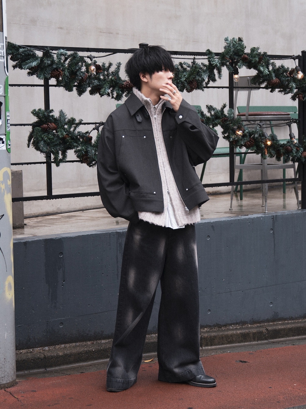 「新星WEARISTAにエントリー、WEARyouthコーデ、レイヤードスタイル、ドライバーズニット、B-3、ジャケット、ジャケットスタイル、デニム、カジュアルコーデ、グリーン、冬のコーデ、オトナカジュアル」｜「CASPER JOHNのWool mix drivers knit/ウールミックスドライバーズニット（ニット/セーター、ホワイト系）」を使った、KAIさん（メンズ・183cm）の冬コーディネートの1枚目の写真