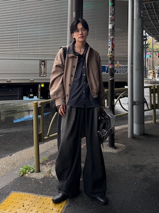 「Firsthand(ファーストハンド)のFirsthand/ファーストハンド Leather Banana Big Shoulder Bag / レザーバナナビッグショルダー / メッセンジャーバッグ / 牛革 / 撥水レザー(ショルダーバッグ)」を使った、KAIさん(メンズ・183cm)の春コーディネート