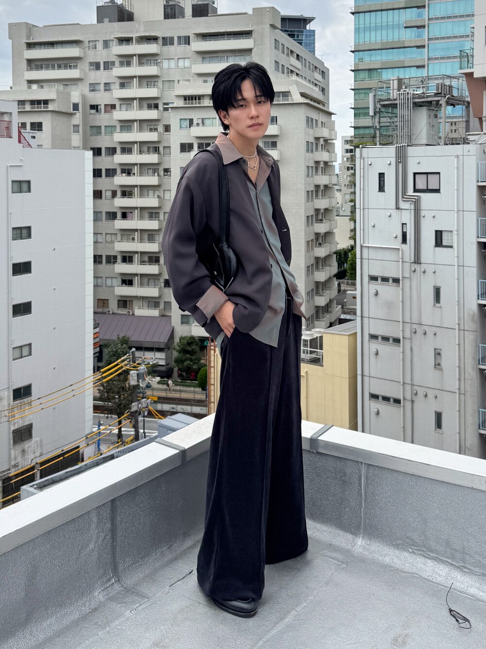 Paul Smithのノーカラージャケットを使った人気ファッション