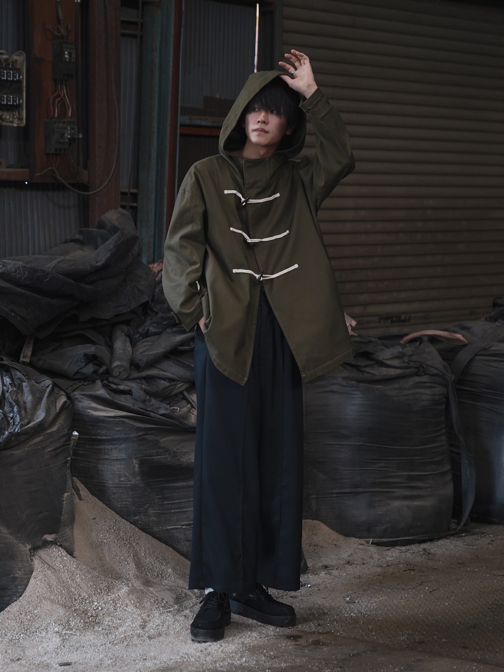 ダッフルコートを使った「カーキ」の人気ファッション