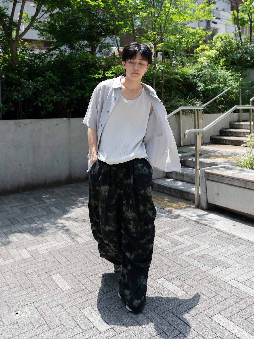 KAIさんの「Various loose shirts -sheer- /バリアスルーズシャツ -シアー-（CASPER JOHN）」を使ったコーディネートの1枚目の写真