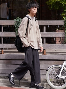 スラックス グレー系 を使った人気ファッションコーディネート Wear