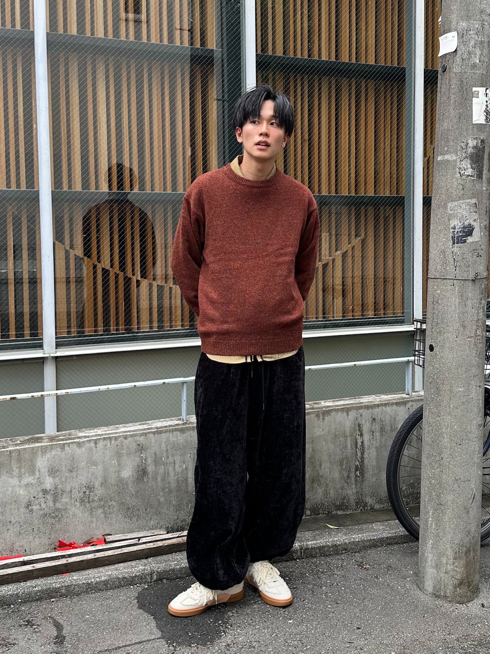 「ファッションを楽しもう、レイヤードスタイル、大人カジュアル、秋コーデ、アースカラー、オレンジ、差し色、バルーンパンツ、大人コーデ、WEARyouthコーデ、休日コーデ」｜「CASPER JOHNのImitaition wool zip shirts/イミテーションウールジップシャツ（シャツ/ブラウス、ベージュ系）」を使った、KAIさん（メンズ・183cm）の秋コーディネートの1枚目の写真