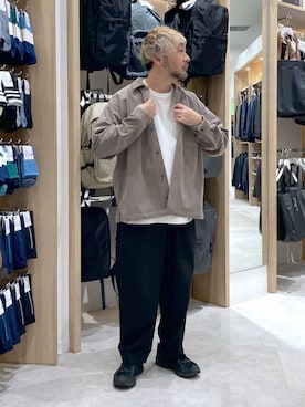 「アイテム（シャツ/ブラウス、ベージュ系）」を使った、大平さん（メンズ・170cm）の秋コーディネート