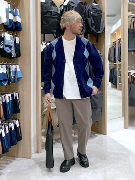 「GLOBAL WORK（グローバルワーク）のやわらかリッチコーデュロイパンツ/576740（その他パンツ）」を使った、大平さん（メンズ・170cm）の秋コーディネート