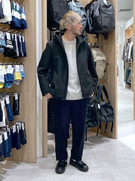 「撥水」｜「アイテム（スラックス）」を使った、大平さん（メンズ・170cm）の冬コーディネート