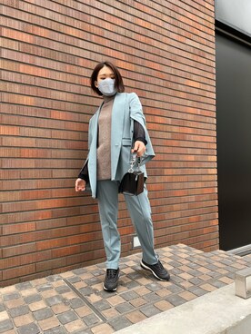 テーラードジャケットを使った ライトグレー のレディース人気ファッションコーディネート Wear