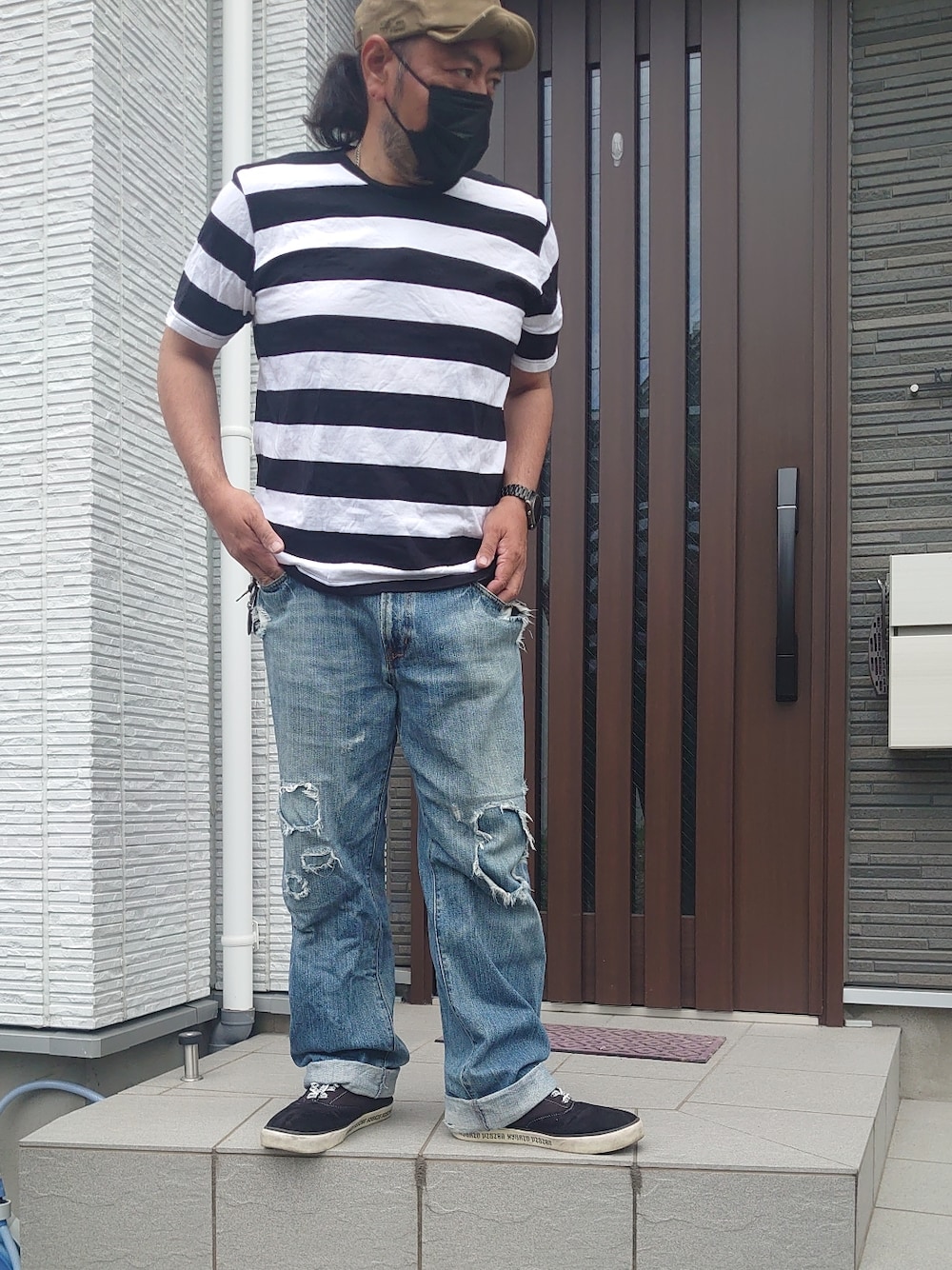 「今日のコーデ、デニムっていいよね、プチプラ、おじさん、おじさんコーデ、でぶ、Mr.Babe、GU、おしゃれさんと繋がりたい、初夏コーデ、40代ファッション、おじさんの休日、大人コーデ、GUコーデ、夏」｜「GUのアイテム（シューズ、ブラック系）」を使った、神田誠二さん（メンズ・168cm）の夏コーディネートの1枚目の写真