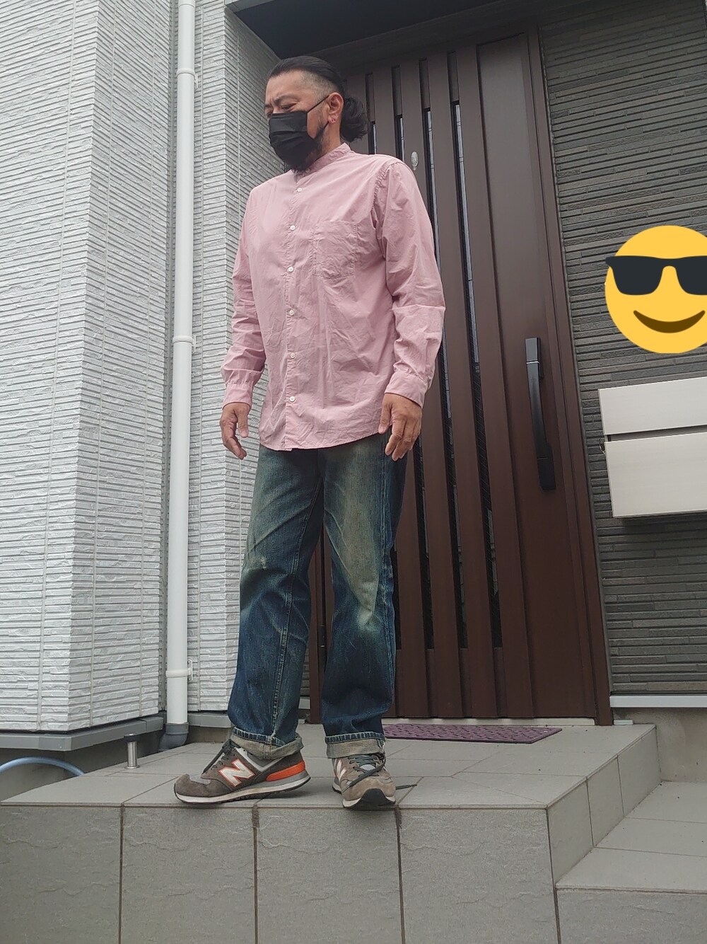 「ごきげんウィーク、休日スタイル、大人カジュアル、今日のコーデ、スニーカーコーデ、おしゃれさんと繋がりたい、おじさん、でぶ、Mr.Babe、デニム、ピンク、グローバルワーク(GLOBAL WORK)、シンプルスタイル」｜「NEW BALANCEのアイテム（スニーカー、グレー系）」を使った、神田誠二さん（メンズ・168cm）の春コーディネートの1枚目の写真