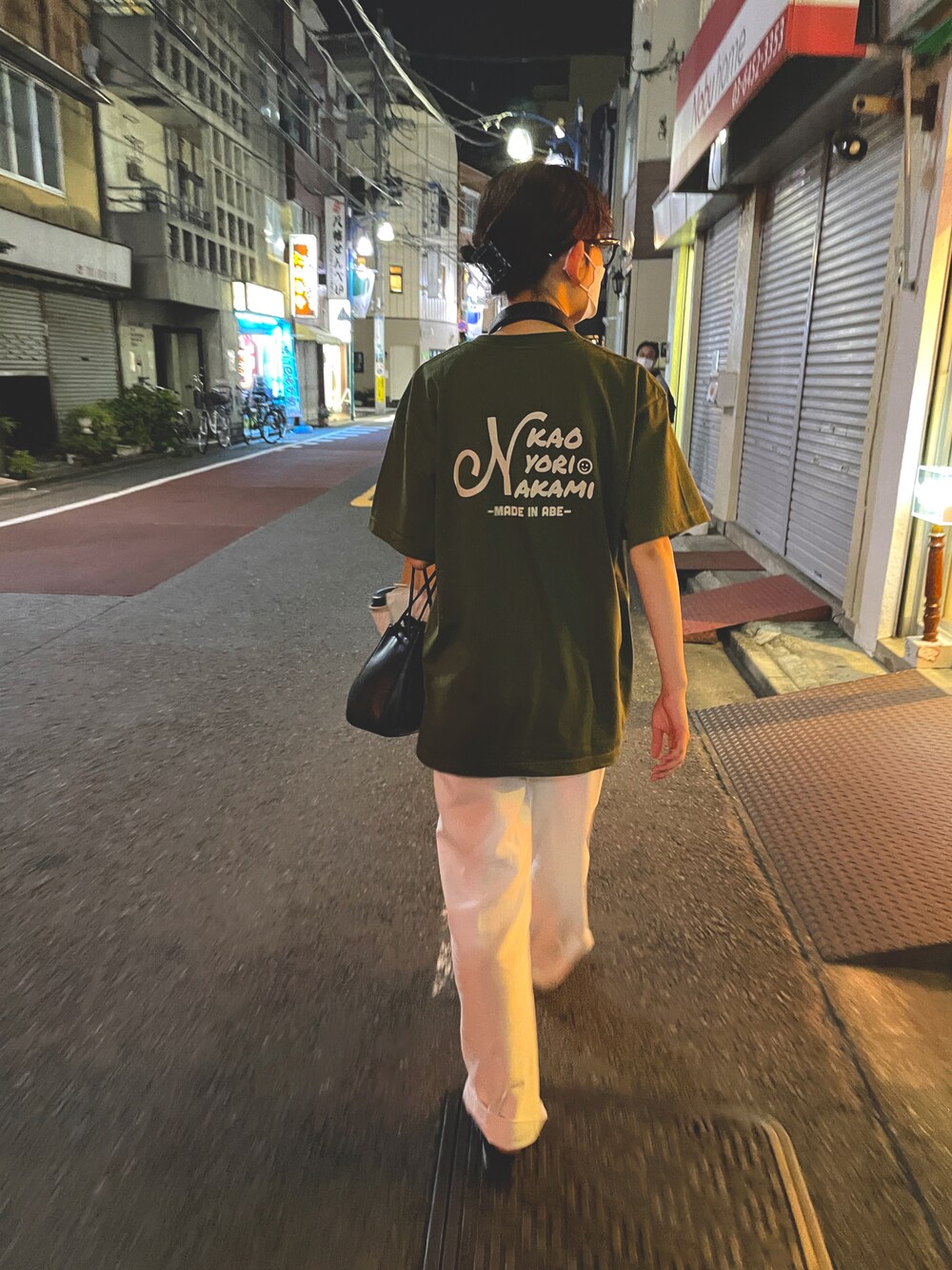 「kaoyorinakami、バックプリント、ゆるコーデ、ootd、カーキ、リラックススタイル、今日のコーデ、オーバーサイズ、メンズライク、ストリート」｜「kaoyorinakamiのアイテム（Tシャツ/カットソー、グリーン系）」を使った、tajiさん（レディース・168cm）の夏コーディネートの1枚目の写真