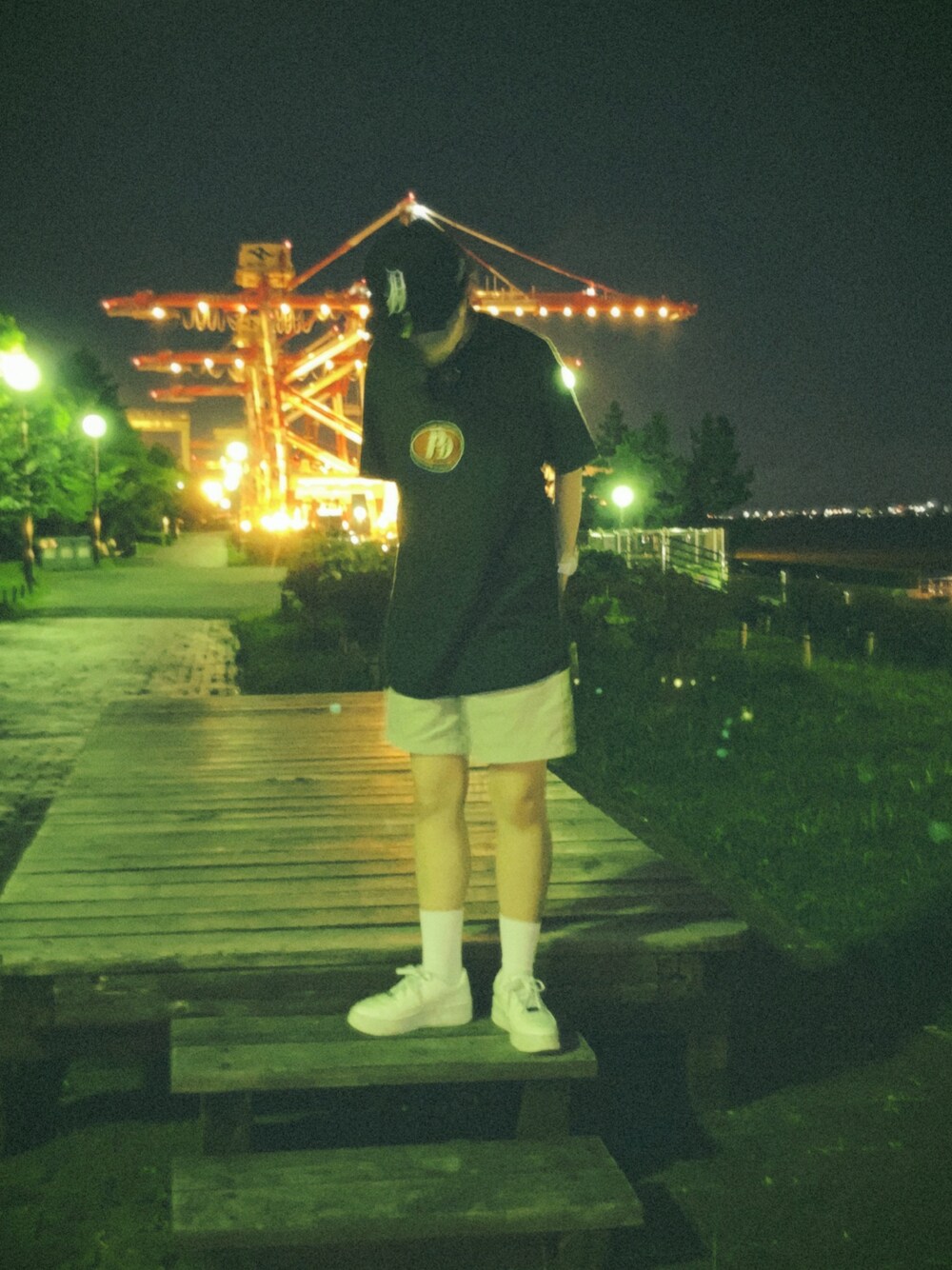 「メンズライク、ストリート、キャップ、NEW ERA、ショートヘア、ストリート女子」｜「paranoidoのアイテム（Tシャツ/カットソー、グリーン系）」を使った、tajiさん（レディース・168cm）の夏コーディネートの1枚目の写真