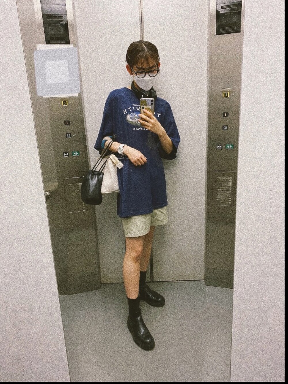 「ハーフパンツ、古着、古着女子、オーバーサイズ、メガネ女子、ブーツ、ストリート、メンズライク」｜「ZARAのアイテム（ブーツ、ブラック系）」を使った、tajiさん（レディース・168cm）の夏コーディネートの1枚目の写真