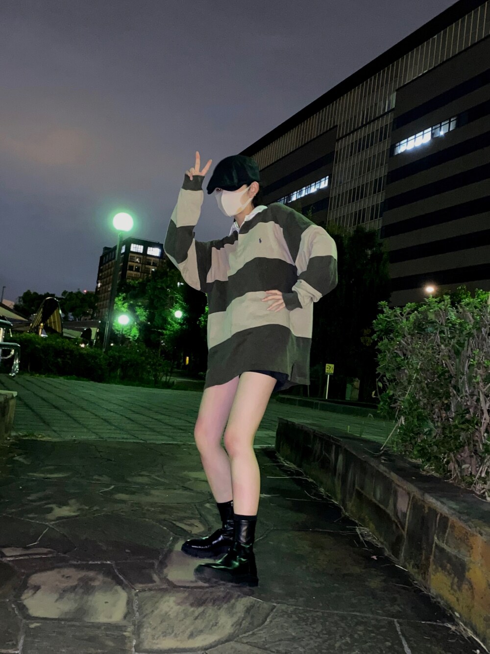 「カジュアル、ラクチンコーデ、オーバーサイズ、古着、古着MIX、メンズライク、ストリート、ハンチング、ショートパンツ、ブーツ、ストリート女子、ショートヘア」｜「POLO RALPH LAURENのアイテム（ポロシャツ、グリーン系）」を使った、tajiさん（レディース・167cm）の秋コーディネートの1枚目の写真