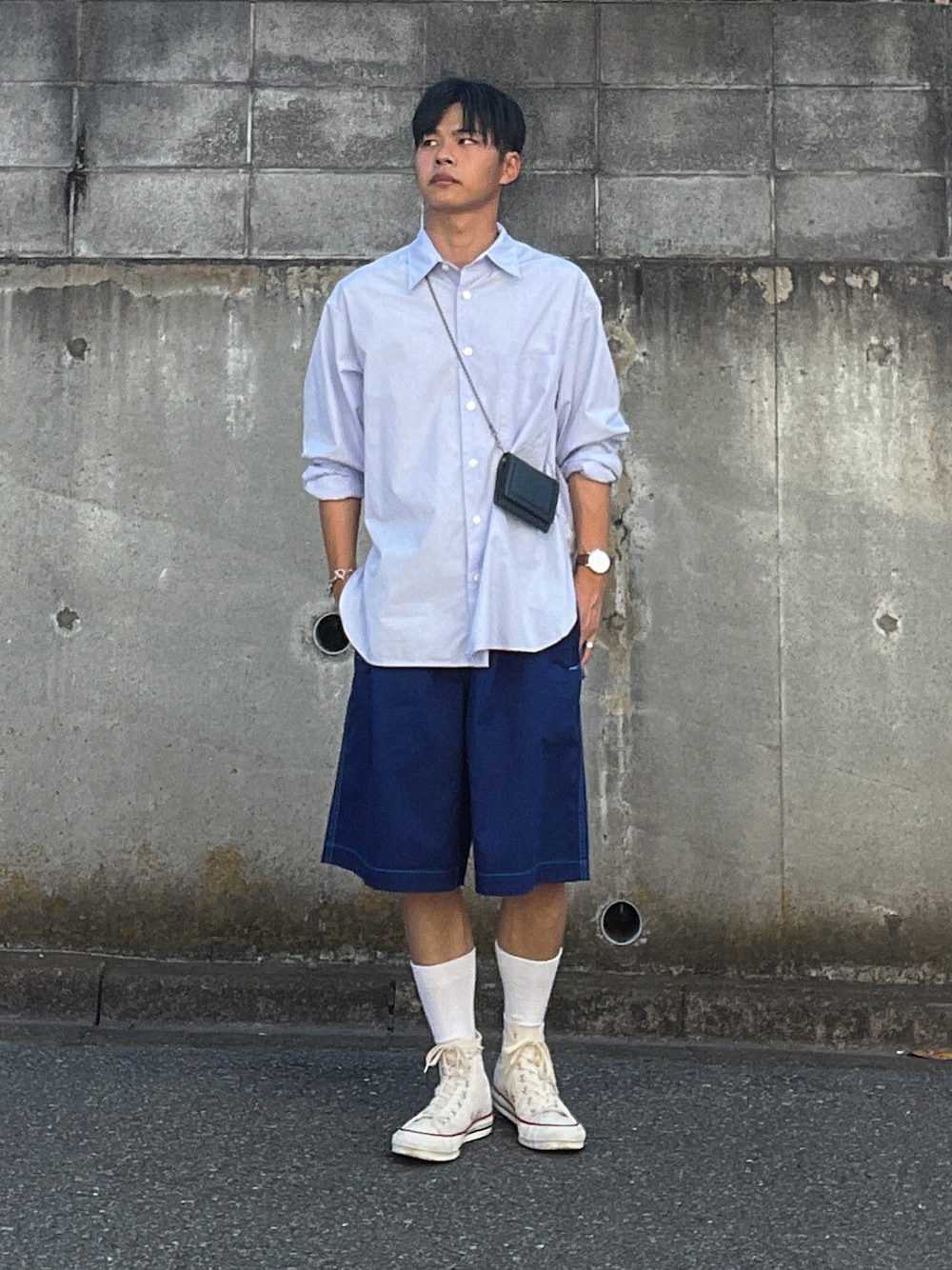 「おしゃれさんと繋がりたい、カジュアルコーデ、シンプルコーデ、ハーフパンツ、ブルー、春夏コーデ、寒色系、シャツスタイル、コンバース ハイカット」｜「UNIQLOのアイテム（その他パンツ、ブルー系）」を使った、yukito saitoさん（メンズ・165cm）の夏コーディネートの1枚目の写真