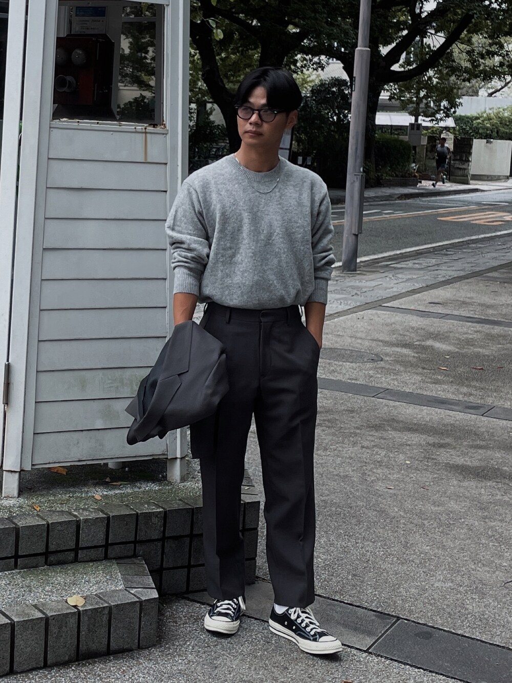 「おしゃれさんと繋がりたい、メンズファッション、シンプル、秋コーデ、低身長、きれいめカジュアル、シンプルスタイル、ニット、ワントーンコーデ、ユニクロ」｜「CONVERSEのchuck taylor 70（スニーカー、ブラック系）」を使った、yukito saitoさん（メンズ・165cm）の秋コーディネートの1枚目の写真
